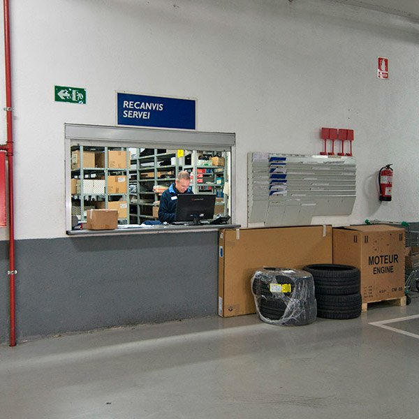 Taller Oficial Peugeot La Maquinista Barcelona