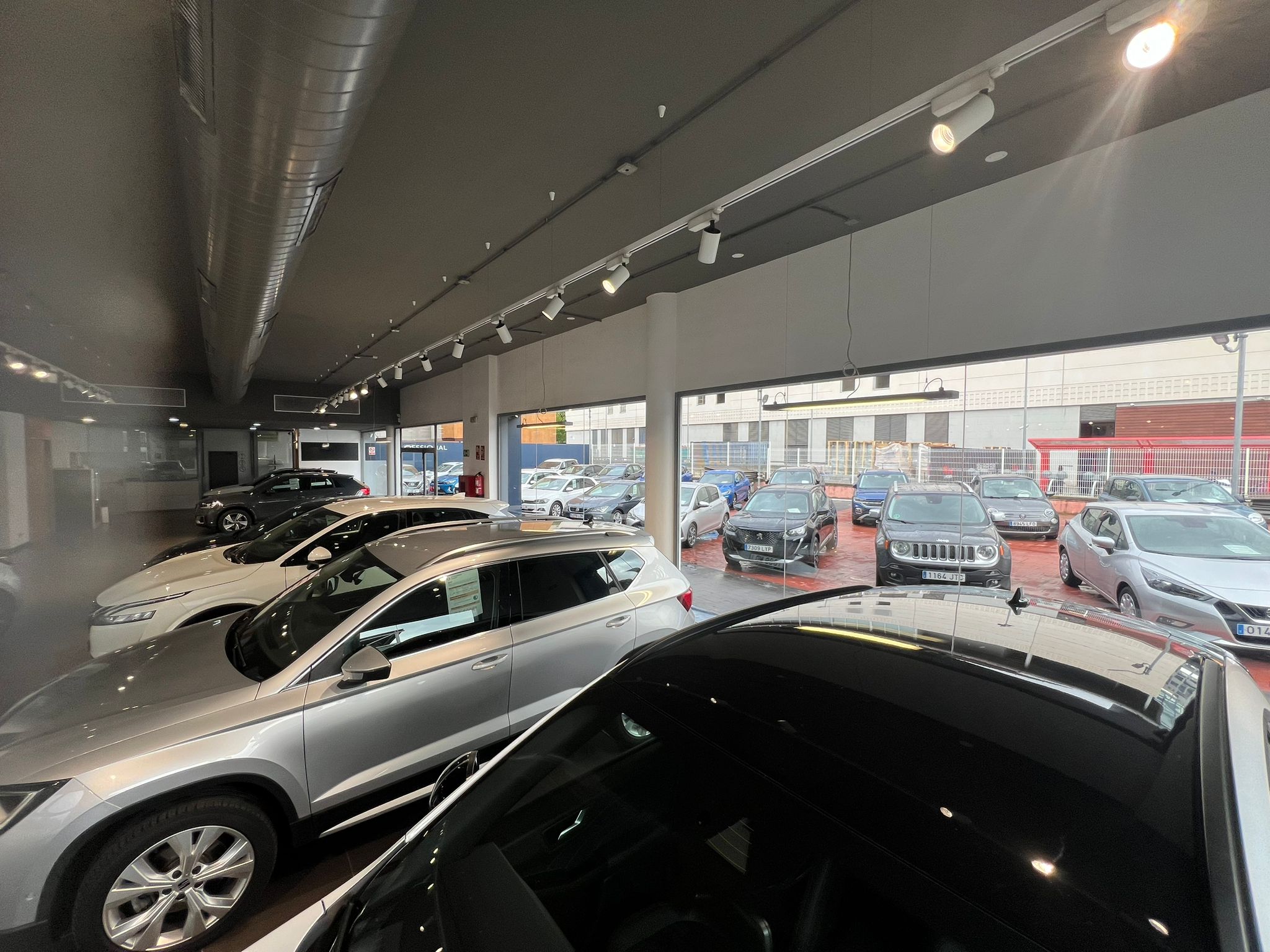 Concesionario Auto Almogàvers Ocasió exposición de vehículos de km0