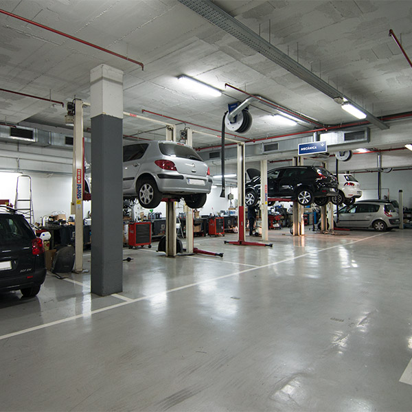 Taller Oficial Peugeot La Maquinista Barcelona